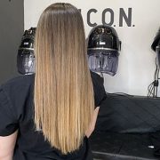 Melena de una chica que se ha hecho mechas.
